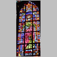 Photo GFreihalter on Wikipedia, Bleiglasfenster von 1260-70, Darstellung Apostel Paulus.JPG